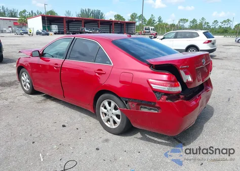 2011 Toyota Camry Le z USA, uszkodzony, nr VIN 4T1BF3EKXBU681360